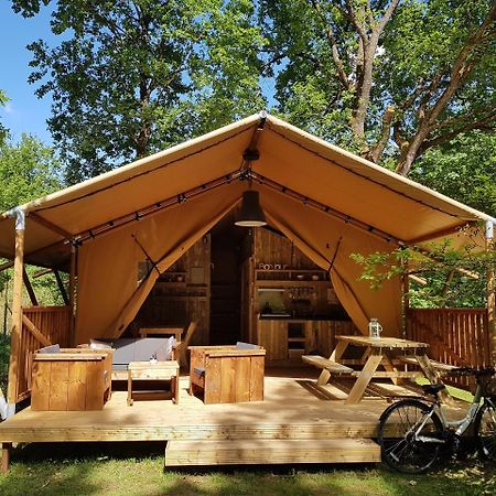 Camping Bois De St Hilaire Chalandray 外观 照片