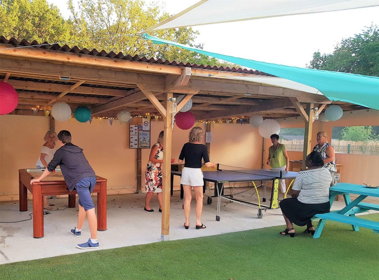 Camping Bois De St Hilaire Chalandray 外观 照片