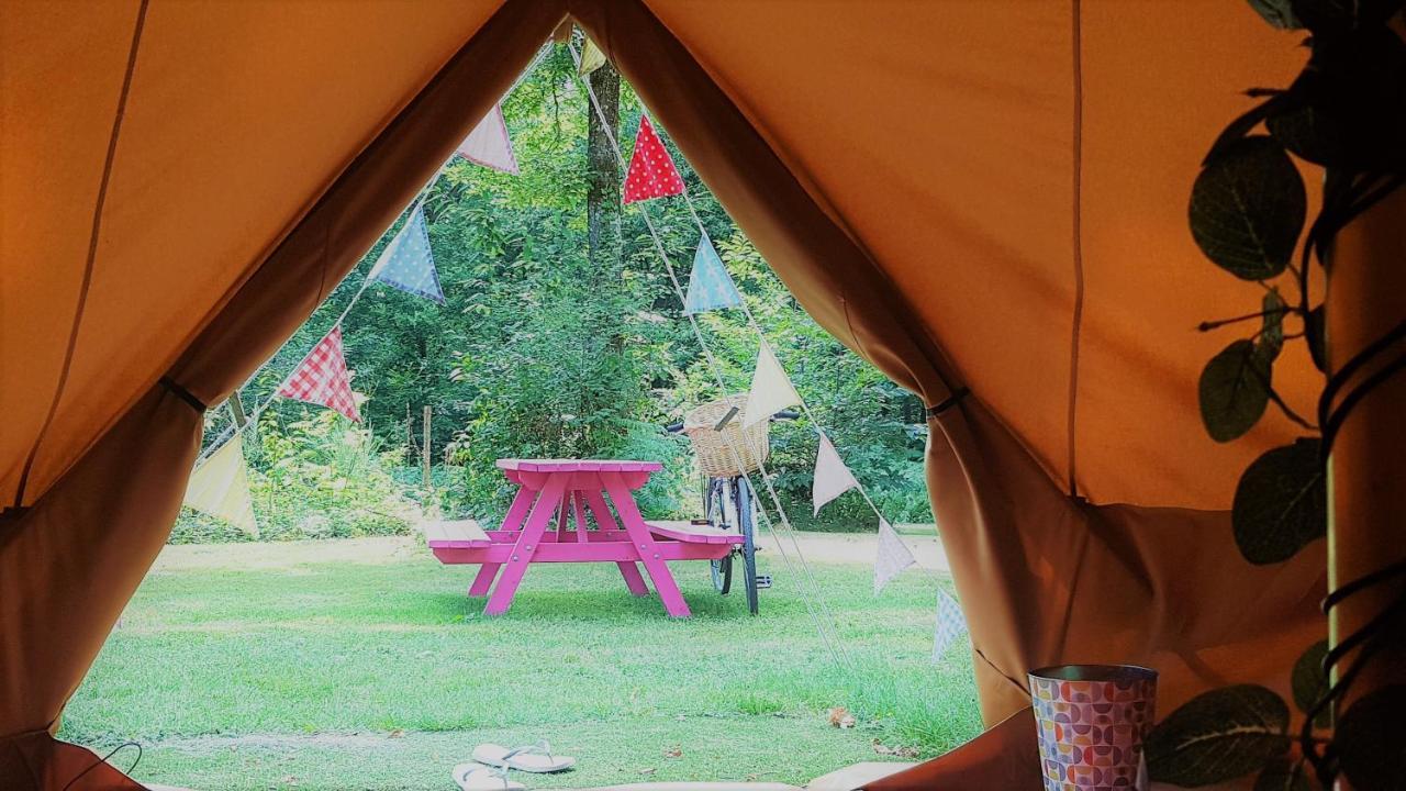 Camping Bois De St Hilaire Chalandray 外观 照片
